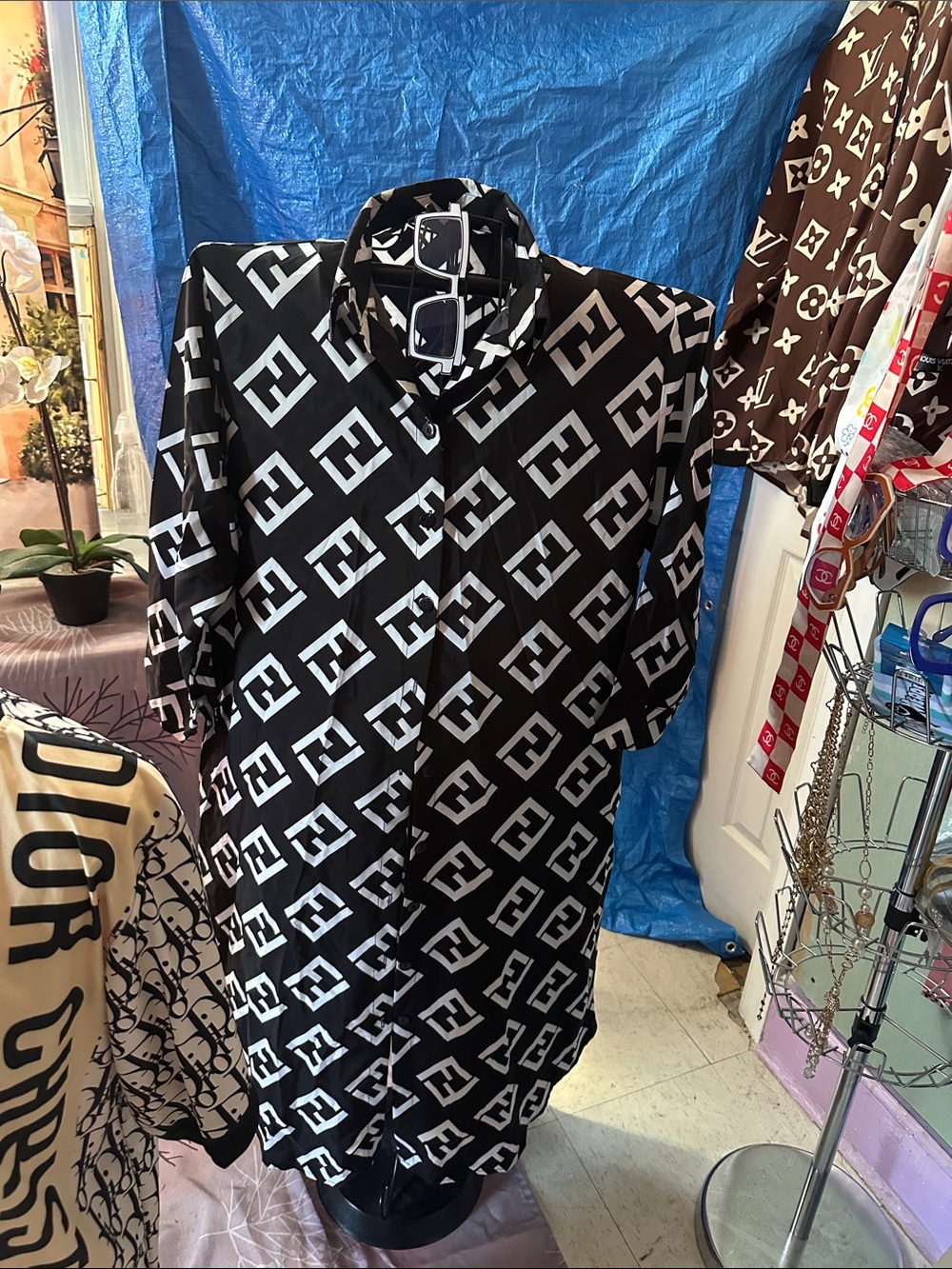 Black & White Geometric Print Men's Button-Up Shirt